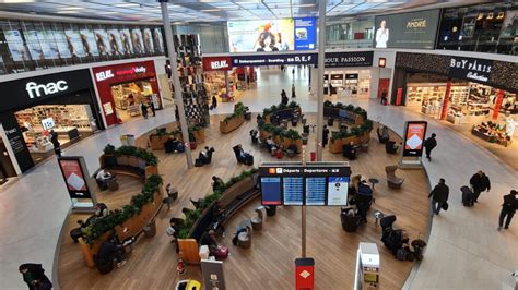 List of shops at Paris Orly Airport .